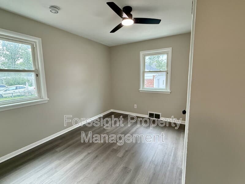 Euclid Condo: 654 E 240th St