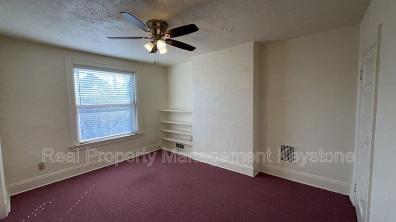 Pittsburgh House: 1122 Greenfield Avenue
