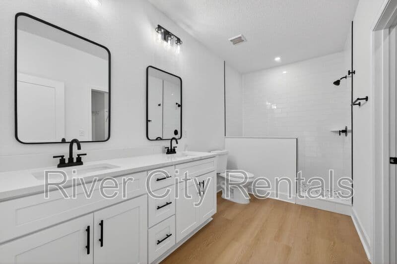 Sanderson House: 9281 Dolphin St