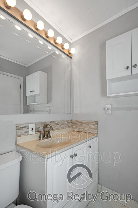 Alabaster House: 514 Navajo Cir