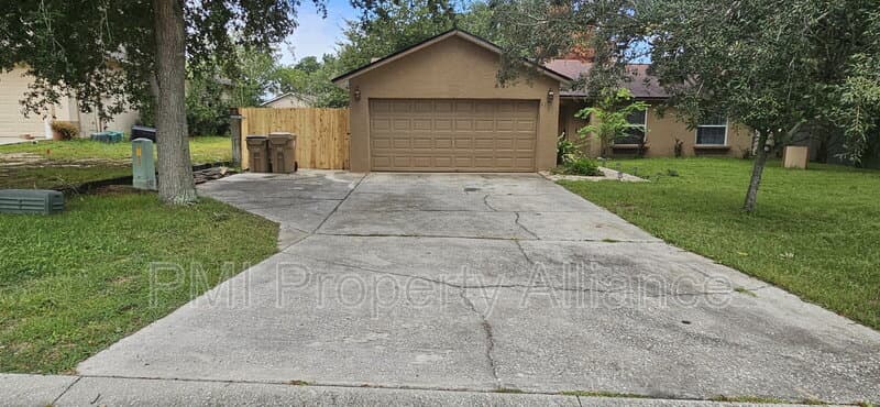 Clermont House: 11649 Crescent Pines Boulevard