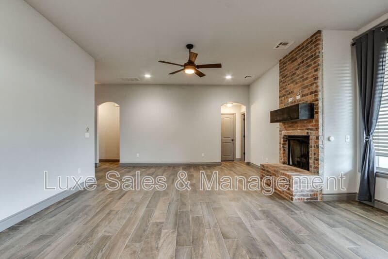 Edmond House: 6133 Oxnard St