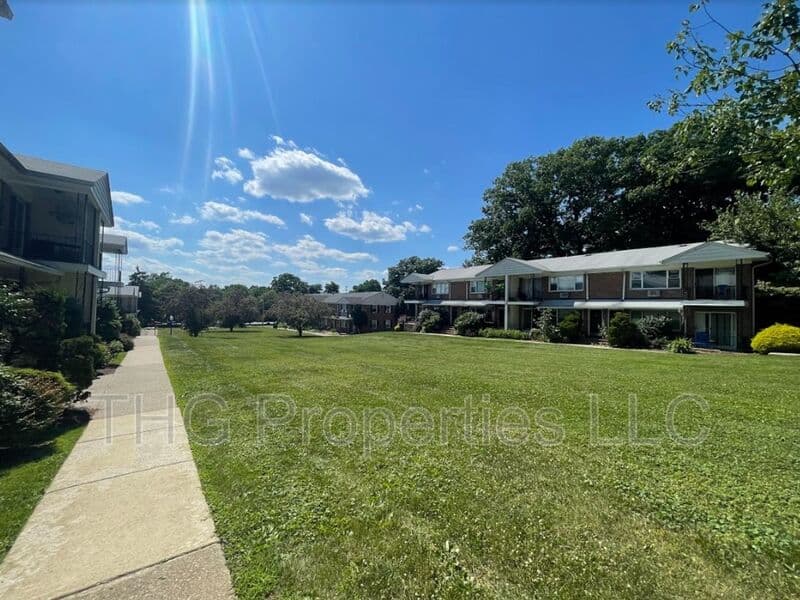 Mahwah Condo: 405 FRANKLIN TPKE