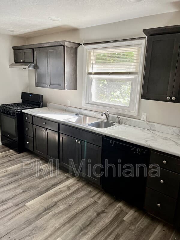 South Bend House: 606 S 27th St