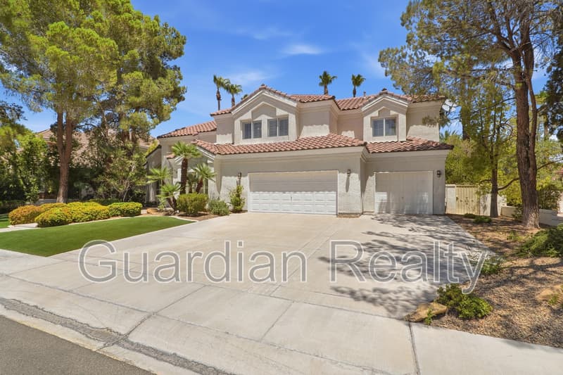 Henderson House: 1888 Woodhaven Dr