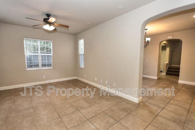 Orangevale House: 9041 Crescenda Lane
