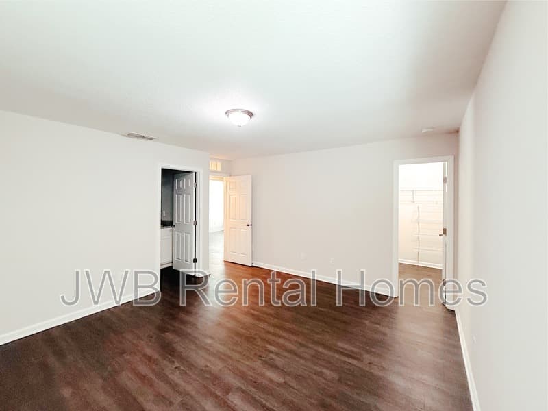 Jacksonville House: 6704 Elwood Ave