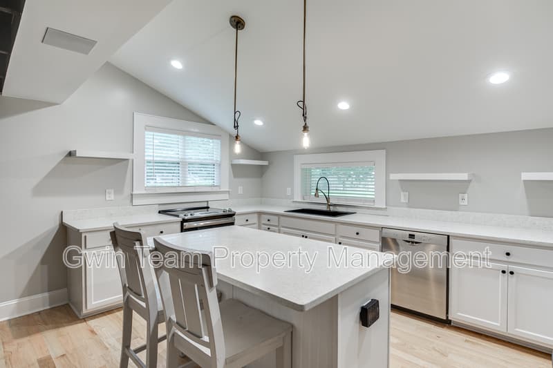 Lawrenceville House: 75 Cherry St