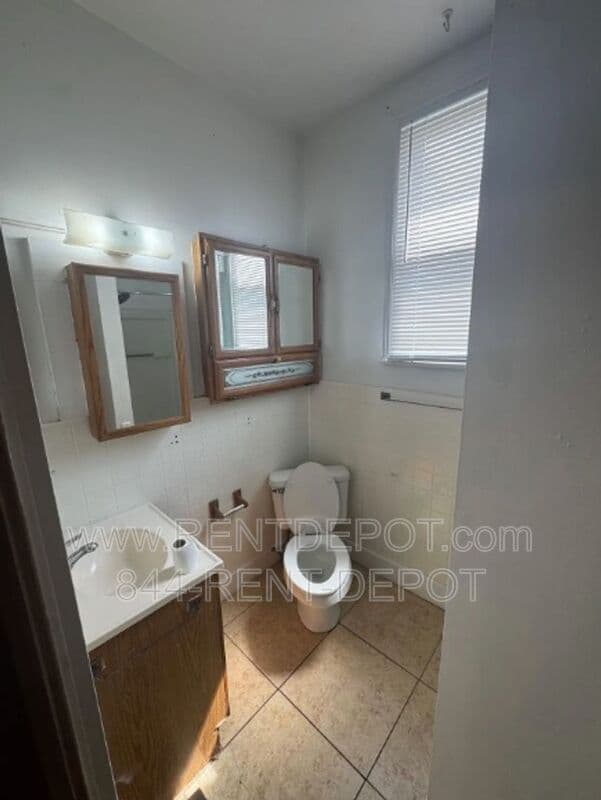 Evansville House: 1731 S Kerth Ave