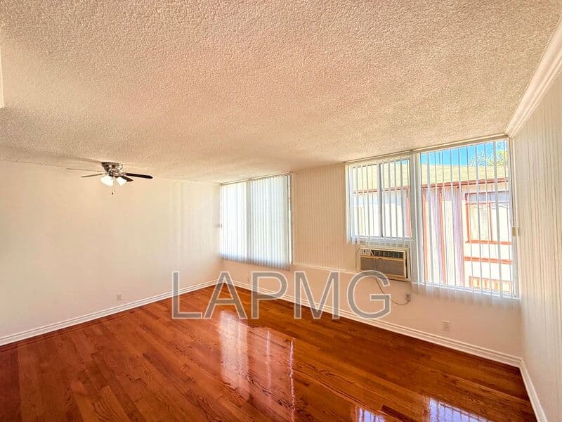 Los Angeles House: 1029 N. Ardmore Avenue
