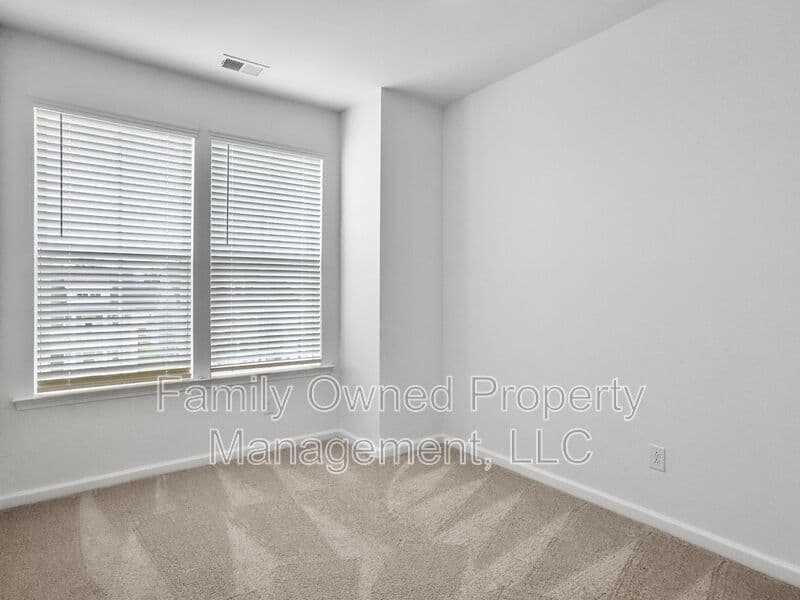Moncks Corner House: 158 Yorkshire Drive