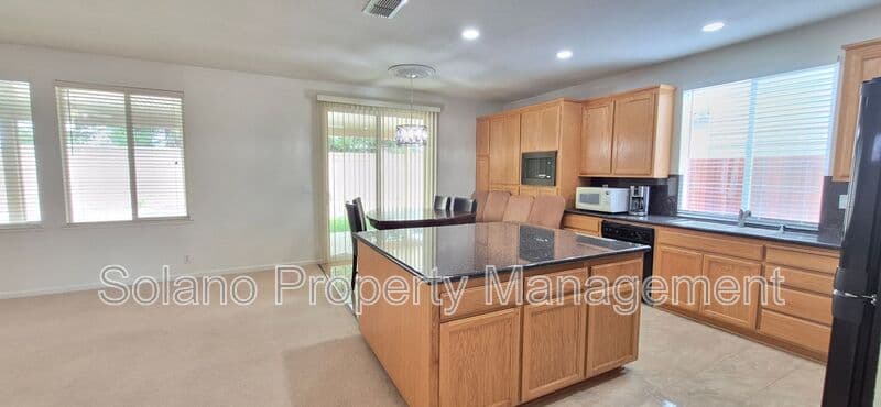 Dixon House: 2080 Mariposa Drive