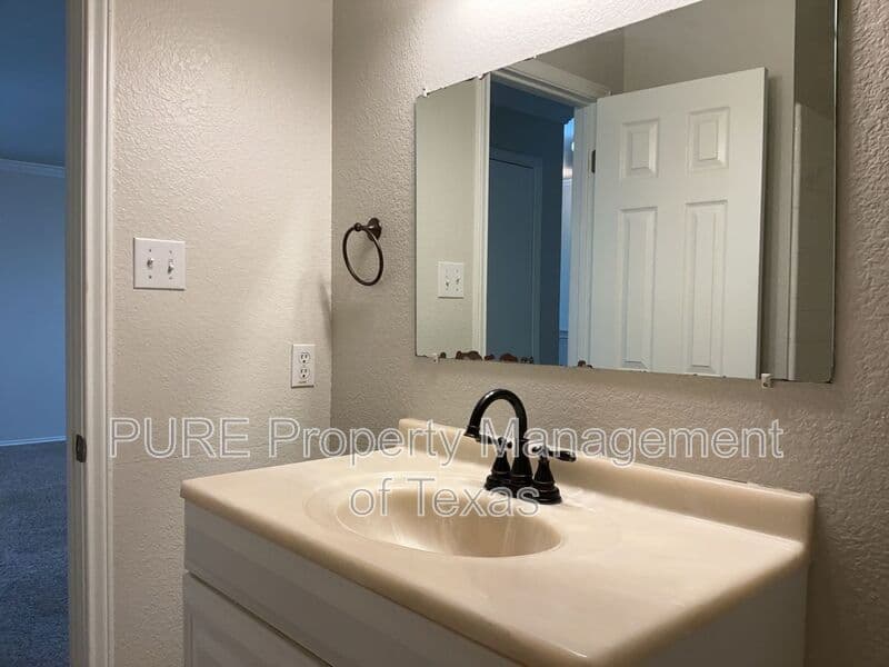 Hutto House: 502 Country Estates Dr.