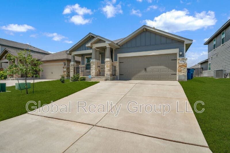 New Braunfels House: 1220 Ella Xing