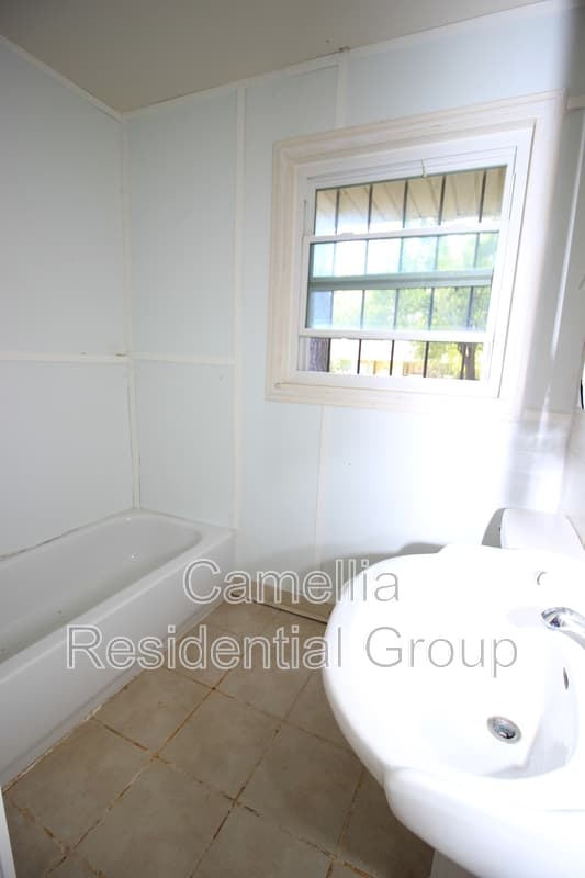 Birmingham House: 1240 Rayfield Drive