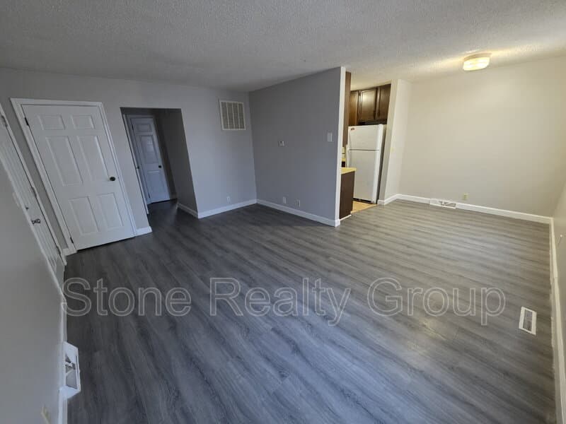 Paris Condo: 625 S Austin St