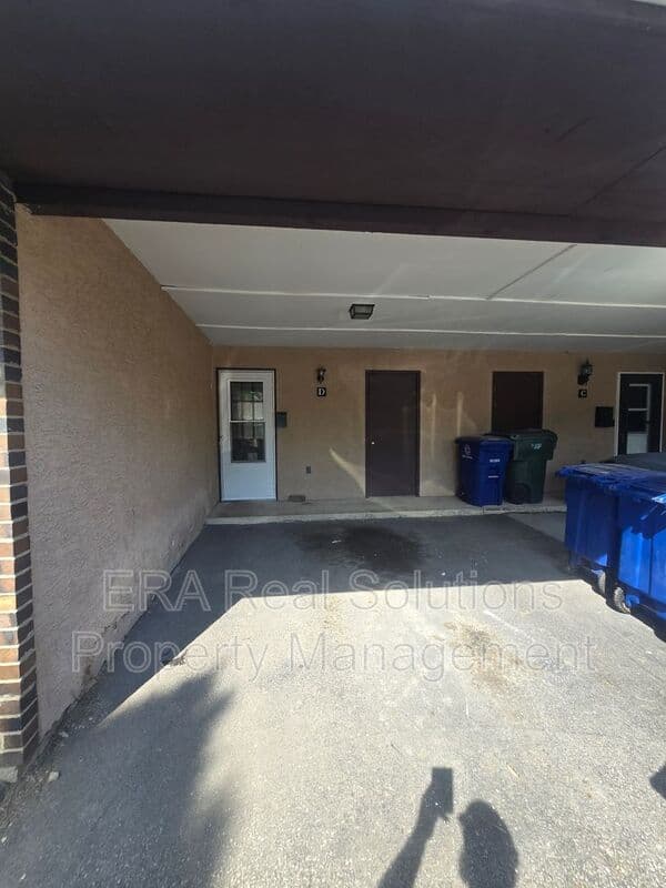 Columbus Condo: 2357 D S. WoodBrook Cr