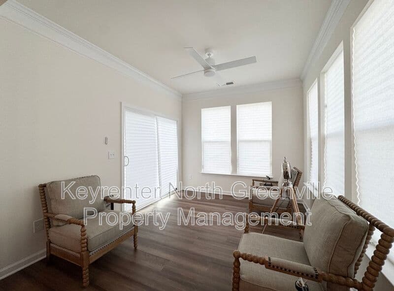 Simpsonville House: 612 Columbus Cir