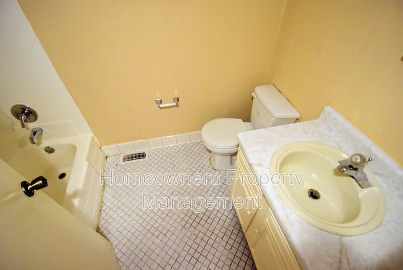 Hope Mills Condo: 5654-B Pope St