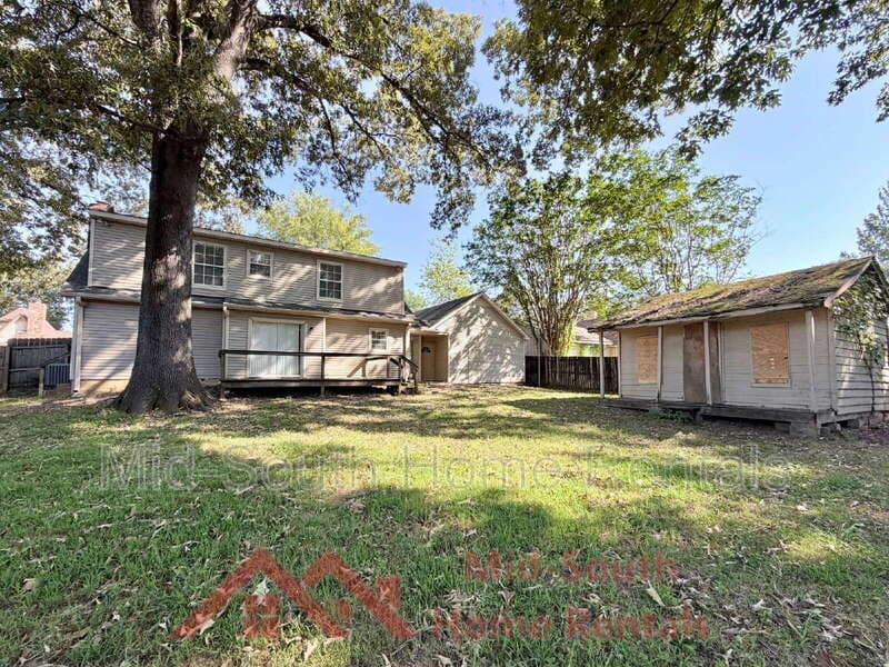 Memphis House: 5667 Crievewood Dr