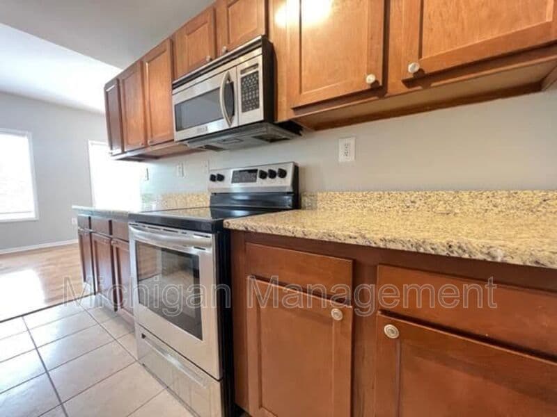 Birmingham Condo: 2727 E Maple Rd