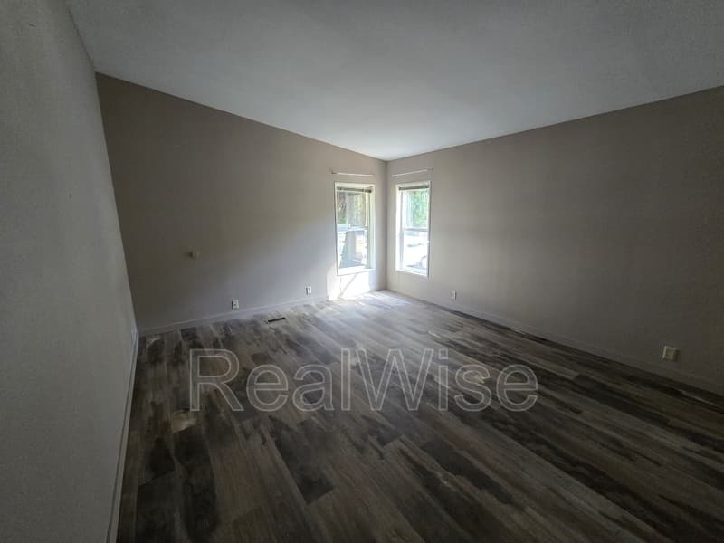 Idleyld Park House: 21366 N Umpqua Hwy