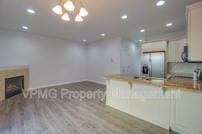 Vancouver Condo: 2837 NE Stapleton Rd