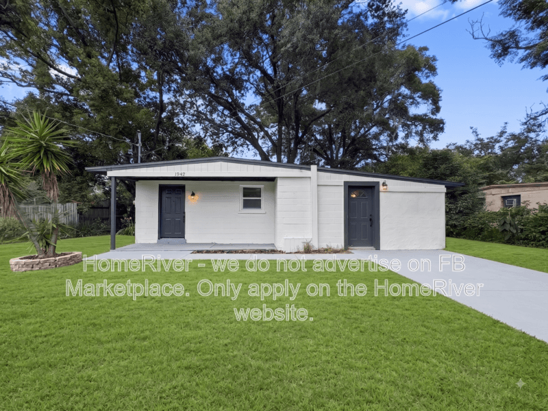 Jacksonville House: 1942 Brookview Dr S