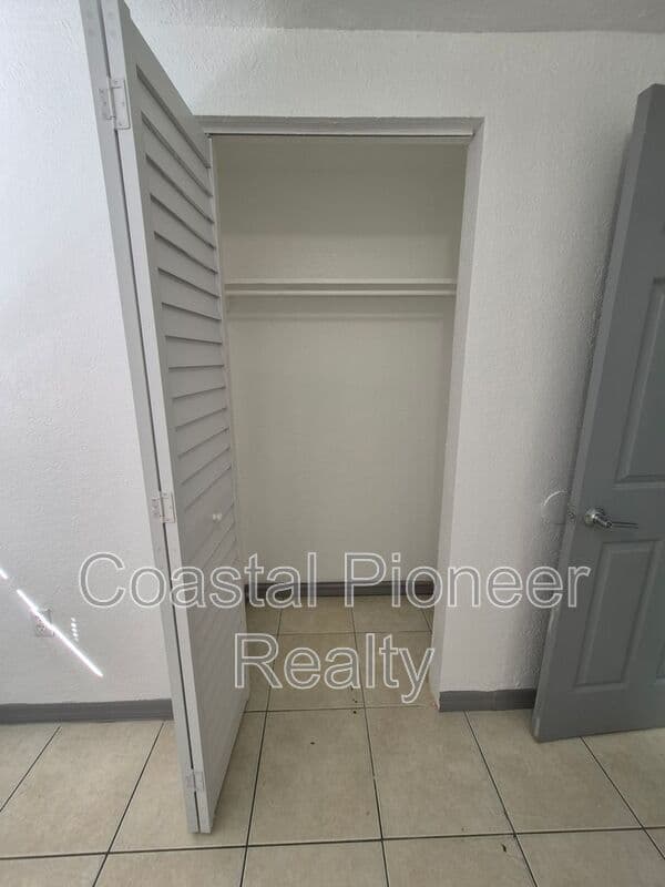 Tampa House: 3205 N 47th St