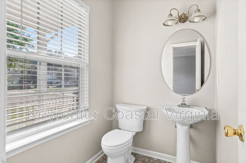 Suffolk House: 3503 Sedgefield St