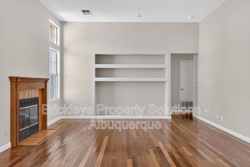 Rio Rancho House: 2413 Agua Fria Dr NE