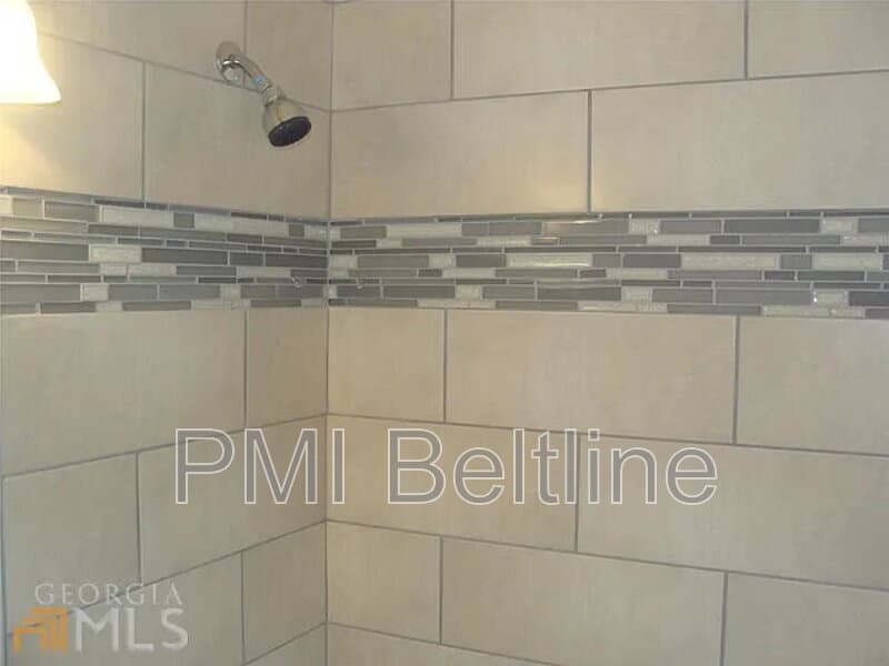 Decatur House: 2881 Monterey Drive