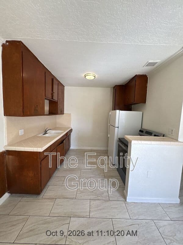 Hanford Condo: 580 South Richmond Avenue