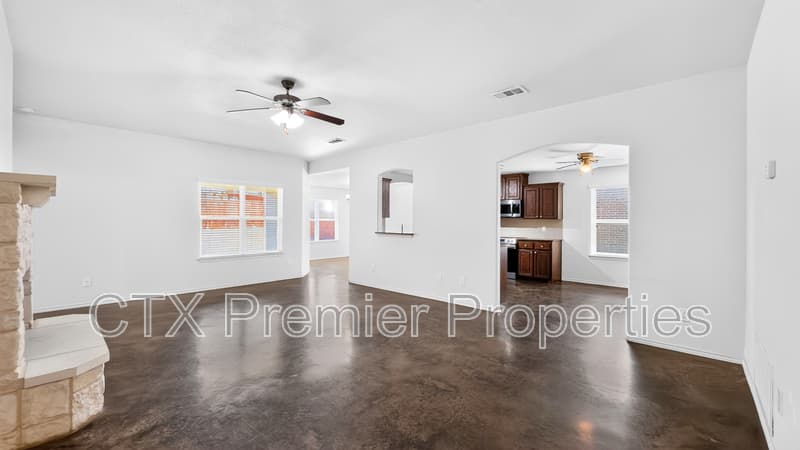 Killeen House: 7602 Oliver Loving Drive