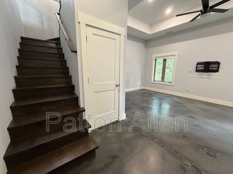 Asheville House: 92 Hibriten Dr