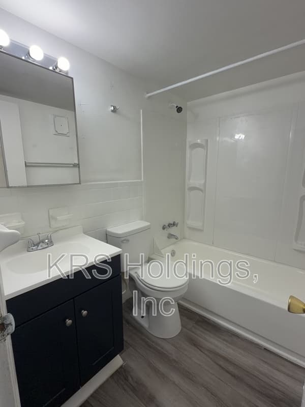 Richmond Condo: 1247 Nelson St