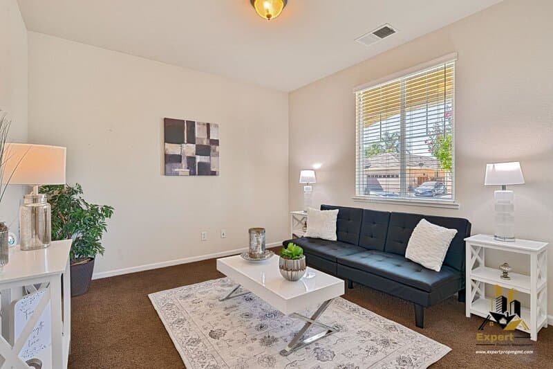 Lincoln House: 1836 Portello Way
