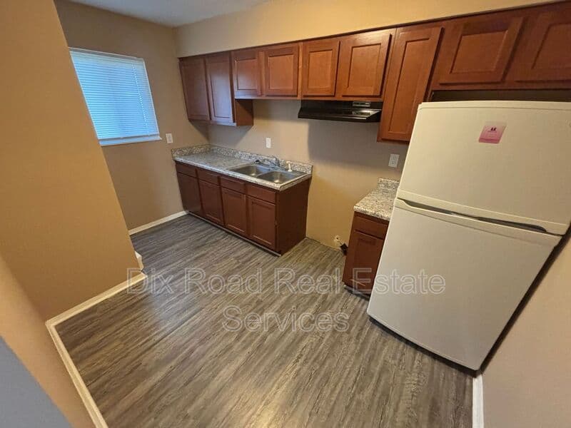 Trenton House: 410 Mars Rd