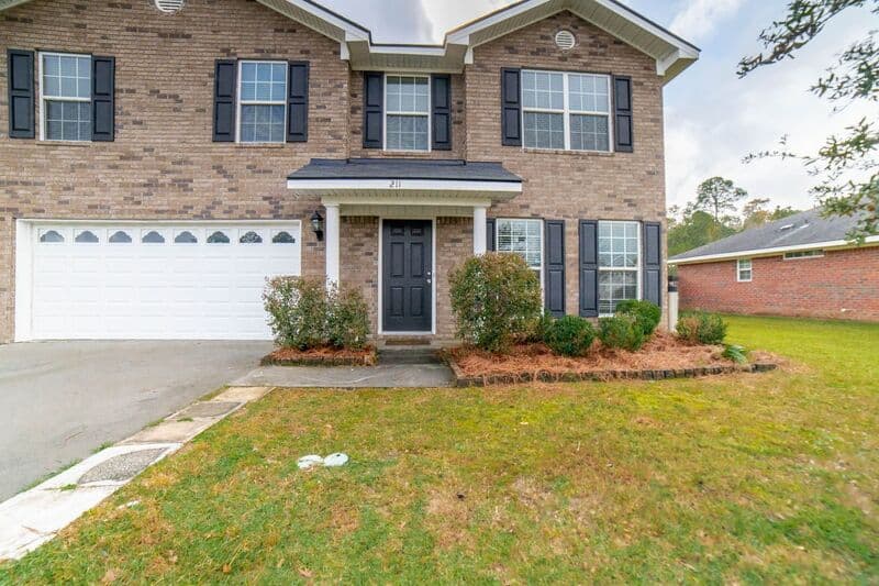 Hinesville House: 211 Augusta Way