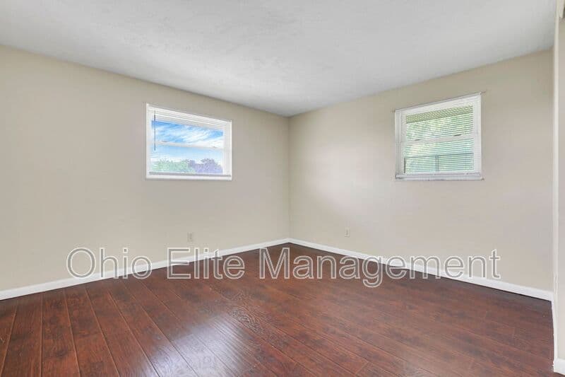 Columbus House: 861 Kingsford Rd