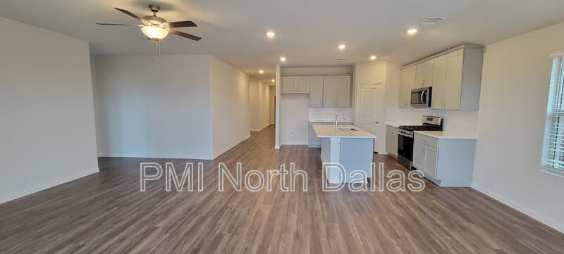 Fort Worth House: 2633 Oneida Lane