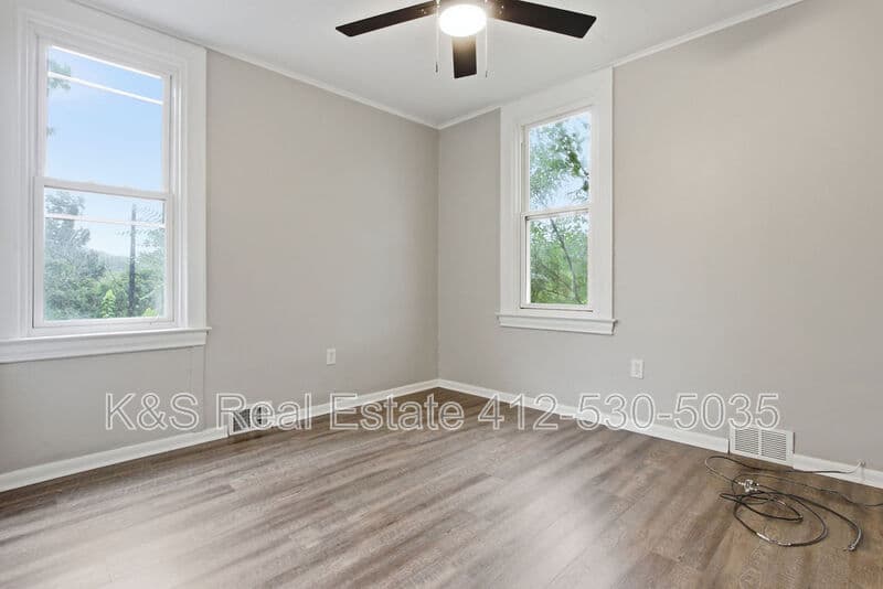 Pittsburgh House: 29 East Orchard Avenue