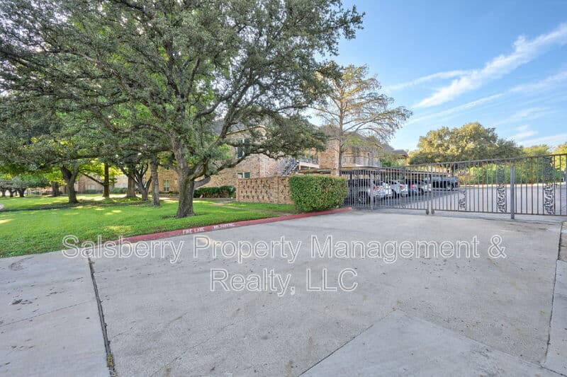 Fort Worth Condo: 4415 Bellaire Drive South