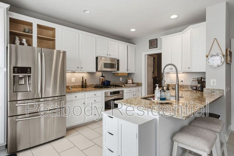 Woodbridge House: 14919 Potomac Branch Dr