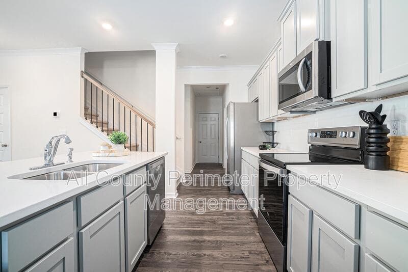 Loganville House: 607 Silver Moon Drive