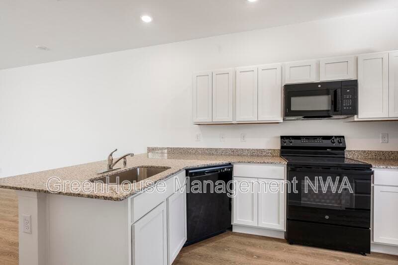 Unit B
Siloam Springs House: 412 W Cloud Dr