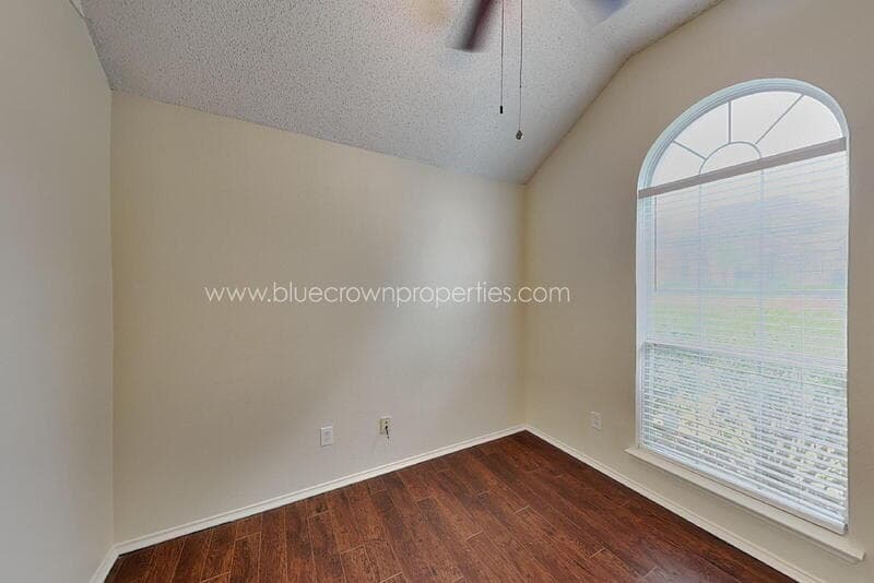 Rowlett House: 7101 Charleston Dr