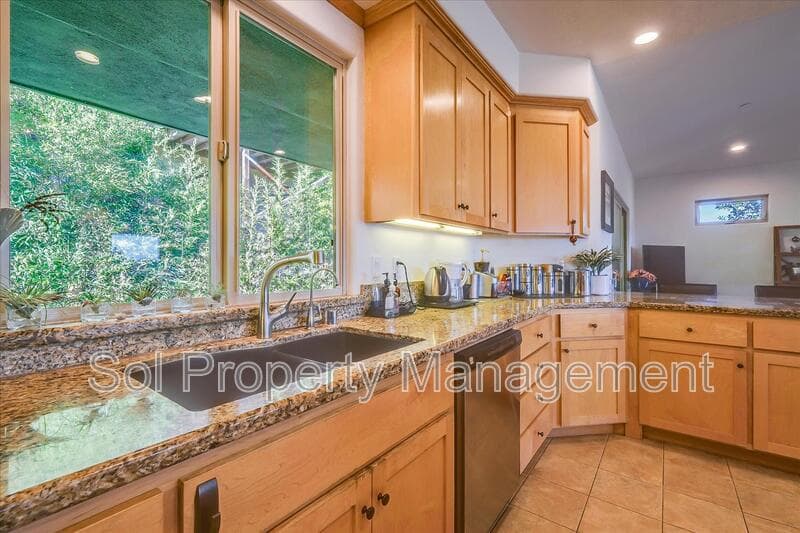 Santa Cruz House: 3370 Houts Drive