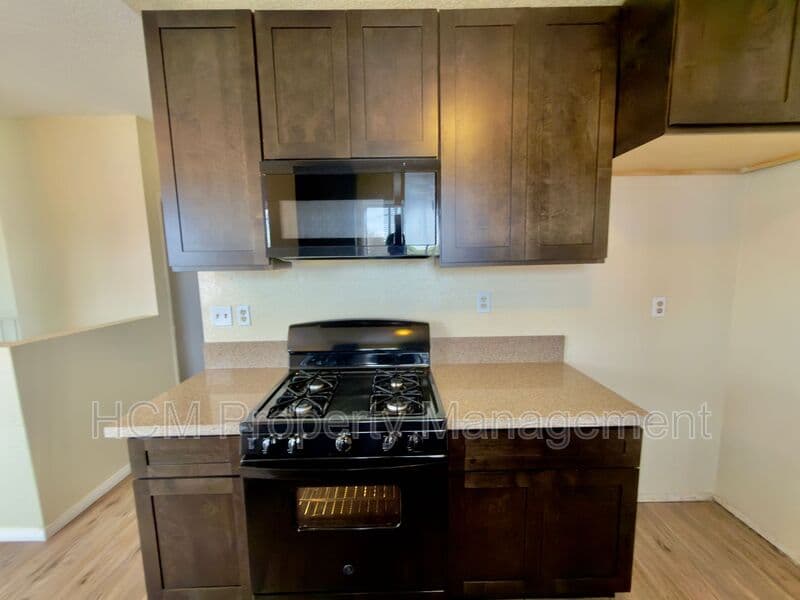 San Pedro House: 922 W 25th St