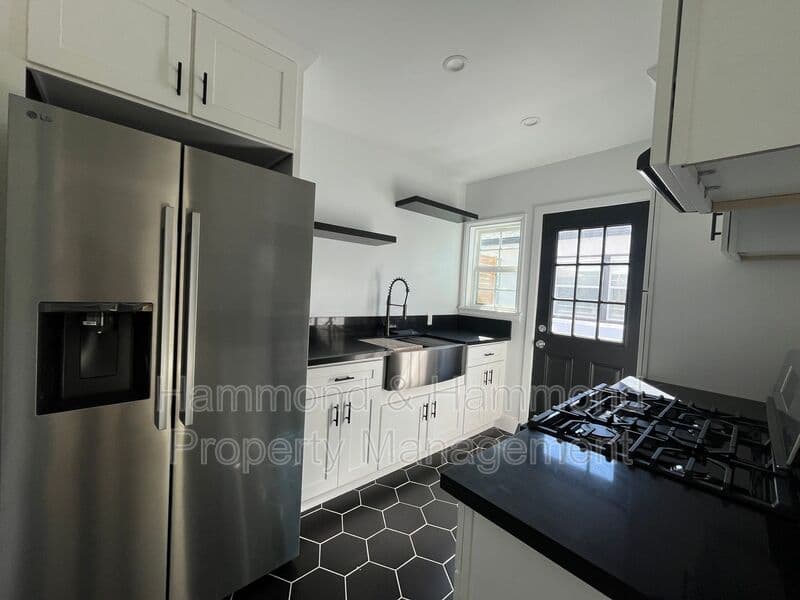 North Hollywood Condo: 11685 Chandler Blvd.